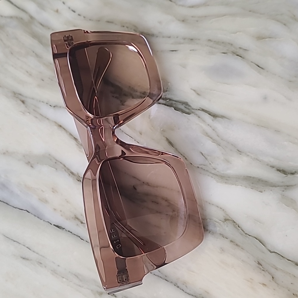 Diff Sunglasses NWOT
